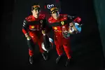 Foto zur News: Charles Leclerc (Ferrari) und Carlos Sainz (Ferrari)