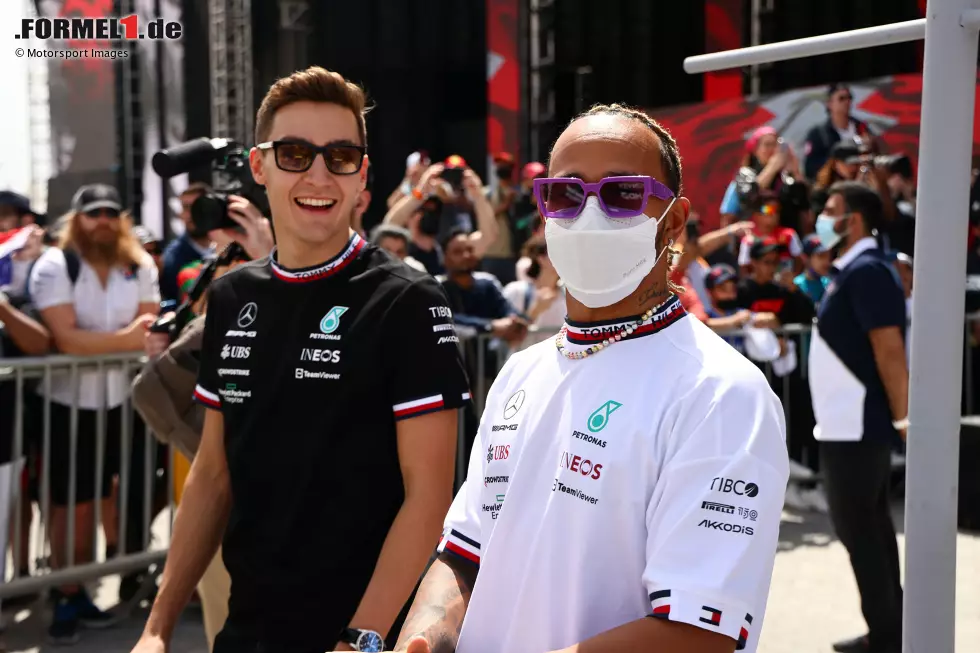 Foto zur News: George Russell (Mercedes) und Lewis Hamilton (Mercedes)