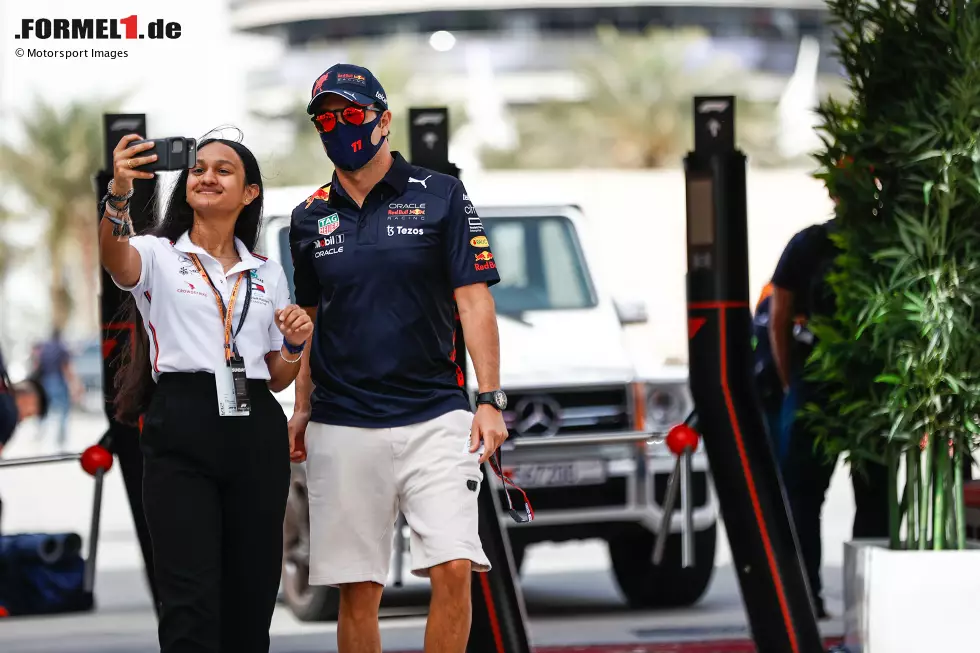 Foto zur News: Sergio Perez (Red Bull)