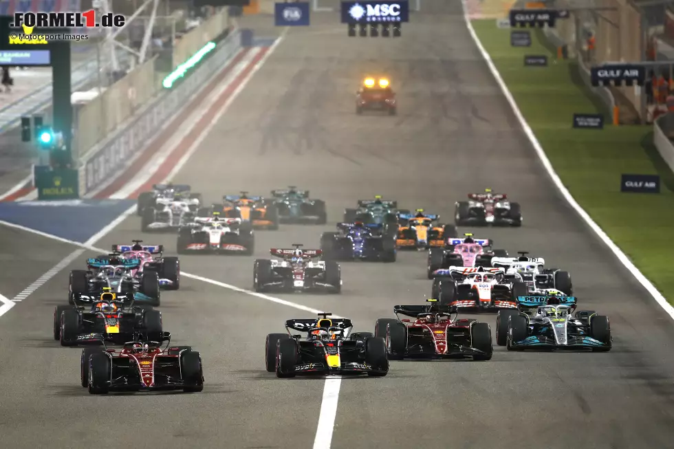 Foto zur News: Charles Leclerc (Ferrari), Max Verstappen (Red Bull), Carlos Sainz (Ferrari), Lewis Hamilton (Mercedes) und Sergio Perez (Red Bull)