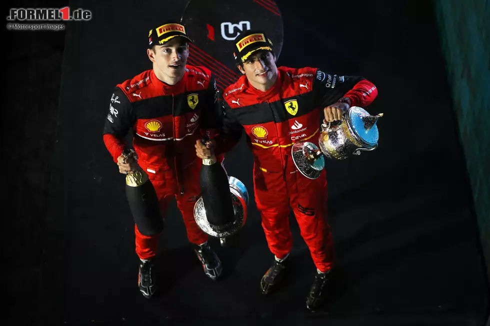 Foto zur News: Charles Leclerc (Ferrari) und Carlos Sainz (Ferrari)