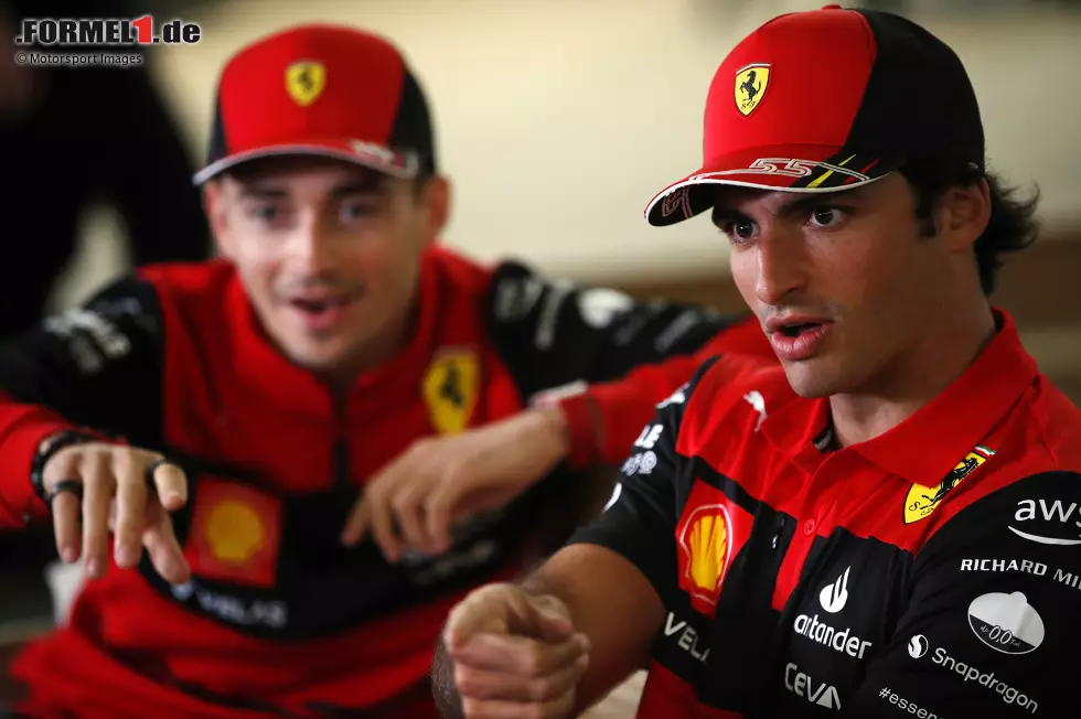 Foto zur News: Charles Leclerc (Ferrari) und Carlos Sainz (Ferrari)