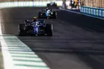 Foto zur News: Nicholas Latifi (Williams) und Nico Hülkenberg (Aston Martin)