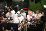 Foto zur News: FIA-Präsident Mohammed Bin Sulayem und Formel-1-Chef Stefano Domenicali