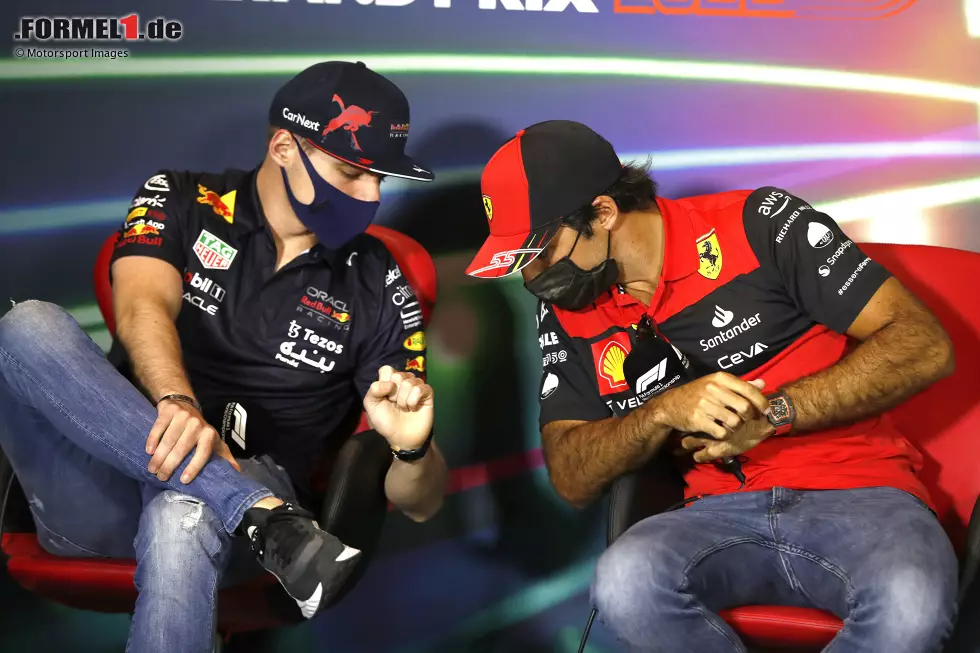 Foto zur News: Max Verstappen (Red Bull) und Carlos Sainz (Ferrari)