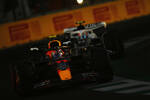 Foto zur News: Sergio Perez (Red Bull) und Yuki Tsunoda (AlphaTauri)