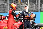 Foto zur News: Carlos Sainz (Ferrari) und Sergio Perez (Red Bull)