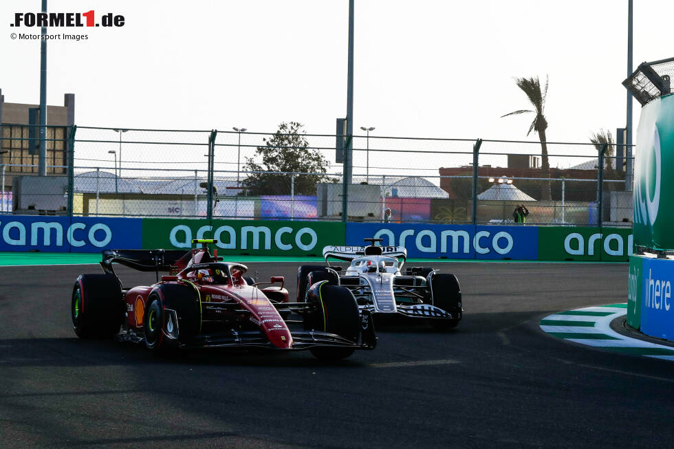 Foto zur News: Carlos Sainz (Ferrari) und Pierre Gasly (AlphaTauri)