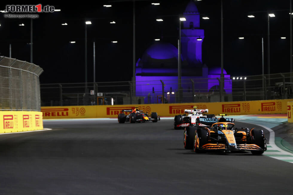 Foto zur News: Lando Norris (McLaren), Mick Schumacher (Haas) und Max Verstappen (Red Bull)