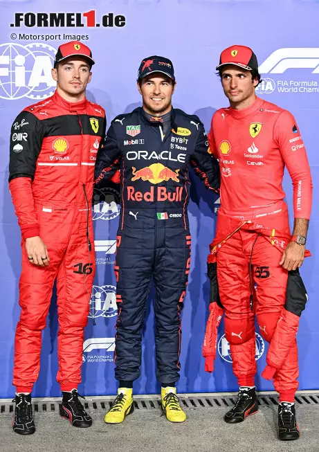 Foto zur News: Charles Leclerc (Ferrari), Sergio Perez (Red Bull) und Carlos Sainz (Ferrari)