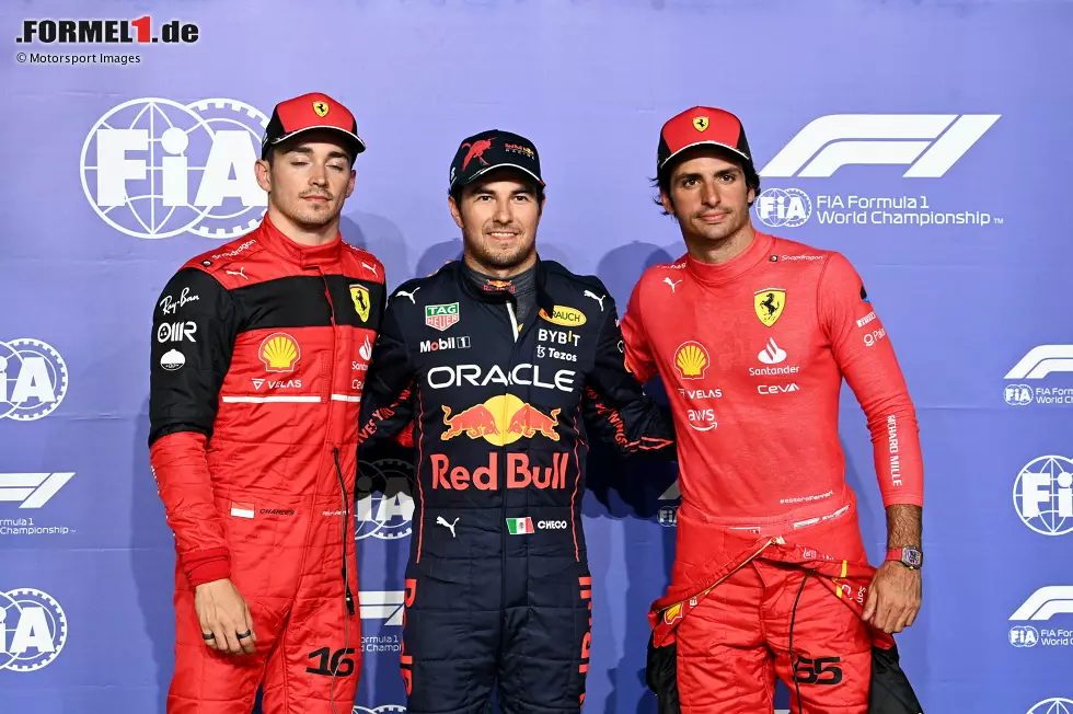 Foto zur News: Charles Leclerc (Ferrari), Sergio Perez (Red Bull) und Carlos Sainz (Ferrari)