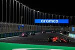Foto zur News: Carlos Sainz (Ferrari), Esteban Ocon (Alpine) und George Russell (Mercedes)