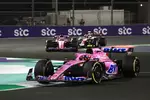 Foto zur News: Esteban Ocon (Alpine), Fernando Alonso (Alpine) und Valtteri Bottas (Alfa Romeo)