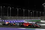 Foto zur News: Charles Leclerc (Ferrari) und Max Verstappen (Red Bull)