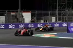 Foto zur News: Charles Leclerc (Ferrari) und Max Verstappen (Red Bull)