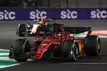 Foto zur News: Charles Leclerc (Ferrari) und Max Verstappen (Red Bull)