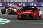 Foto zur News: Safety-Car vor Charles Leclerc