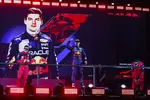 Foto zur News: Charles Leclerc (Ferrari), Max Verstappen (Red Bull) und Carlos Sainz (Ferrari)