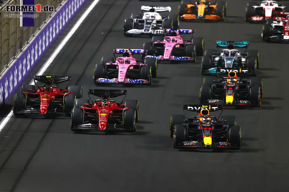 Foto zur News: Sergio Perez (Red Bull), Charles Leclerc (Ferrari), Max Verstappen (Red Bull) und Carlos Sainz (Ferrari)