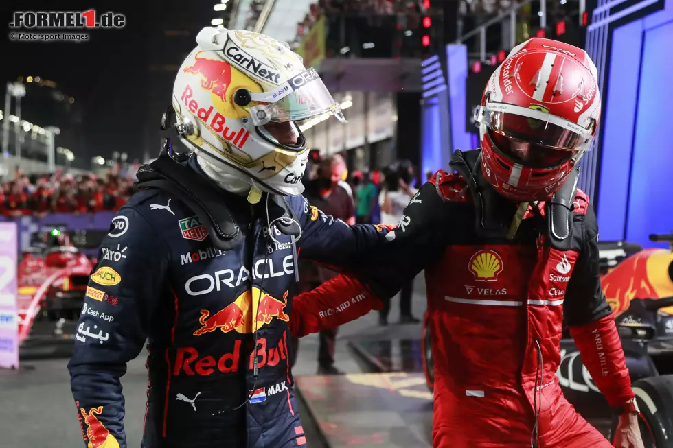 Foto zur News: Max Verstappen (Red Bull) und Charles Leclerc (Ferrari)