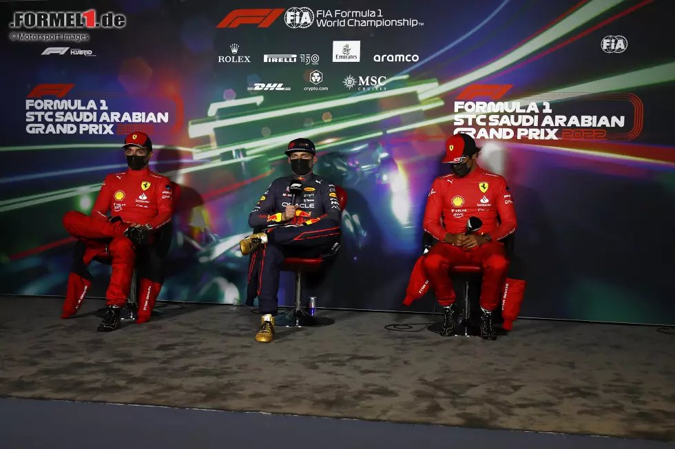 Foto zur News: Charles Leclerc (Ferrari), Max Verstappen (Red Bull) und Carlos Sainz (Ferrari)