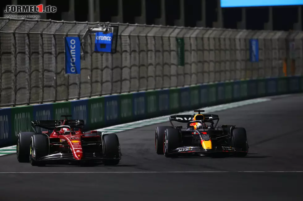 Foto zur News: Charles Leclerc (Ferrari) und Max Verstappen (Red Bull)