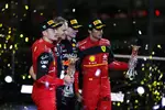 Foto zur News: Charles Leclerc (Ferrari), Max Verstappen (Red Bull) und Carlos Sainz (Ferrari)