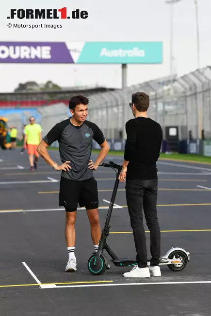 Foto zur News: Alexander Albon (Williams) und George Russell (Mercedes)