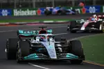 Foto zur News: Lewis Hamilton (Mercedes) und Valtteri Bottas (Alfa Romeo)