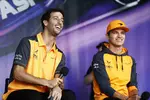 Foto zur News: Daniel Ricciardo (McLaren) und Lando Norris (McLaren)