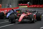 Foto zur News: Carlos Sainz (Ferrari) und Nicholas Latifi (Williams)