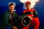 Foto zur News: Casey Stoner und Charles Leclerc (Ferrari)