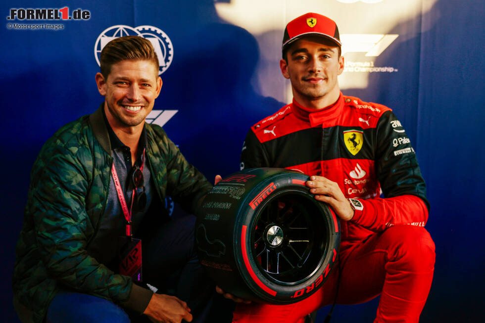 Foto zur News: Casey Stoner und Charles Leclerc (Ferrari)