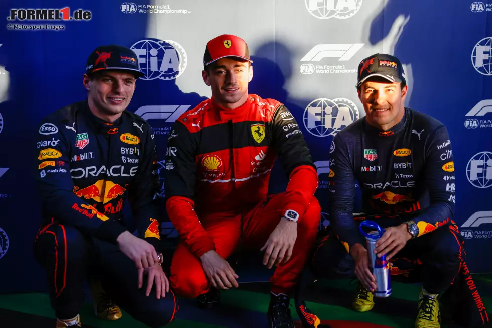 Foto zur News: Charles Leclerc (Ferrari), Max Verstappen (Red Bull) und Sergio Perez (Red Bull)