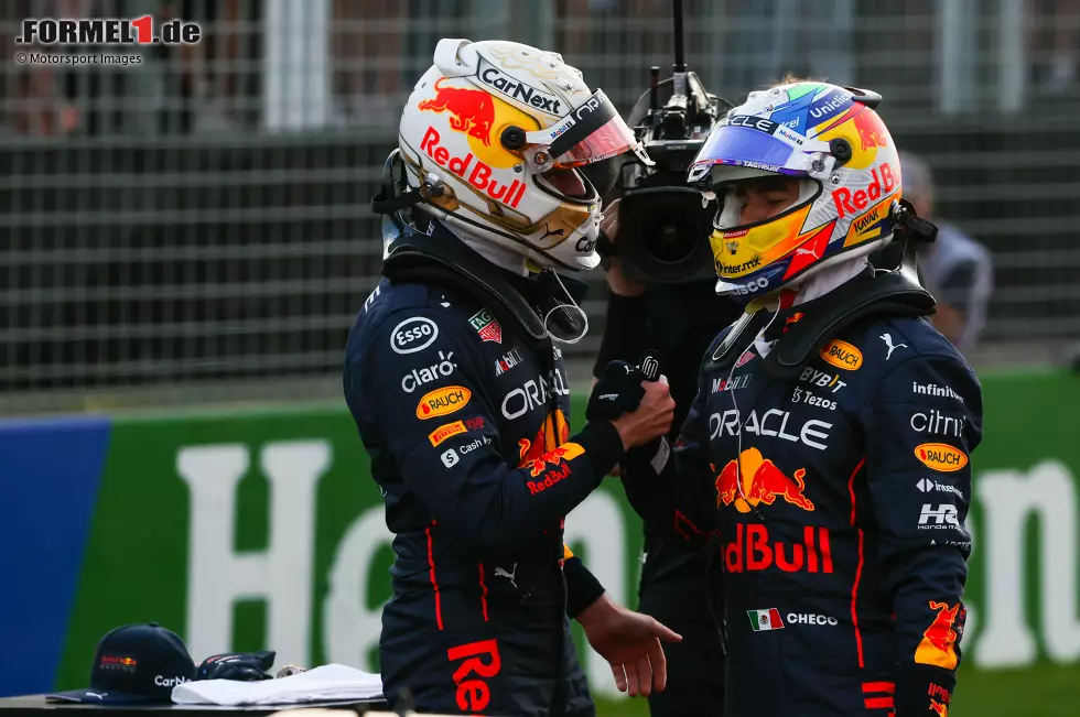 Foto zur News: Max Verstappen (Red Bull) und Sergio Perez (Red Bull)