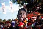 Foto zur News: Fans von Daniel Ricciardo (McLaren)