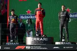 Foto zur News: Sergio Perez (Red Bull), Charles Leclerc (Ferrari) und George Russell (Mercedes)