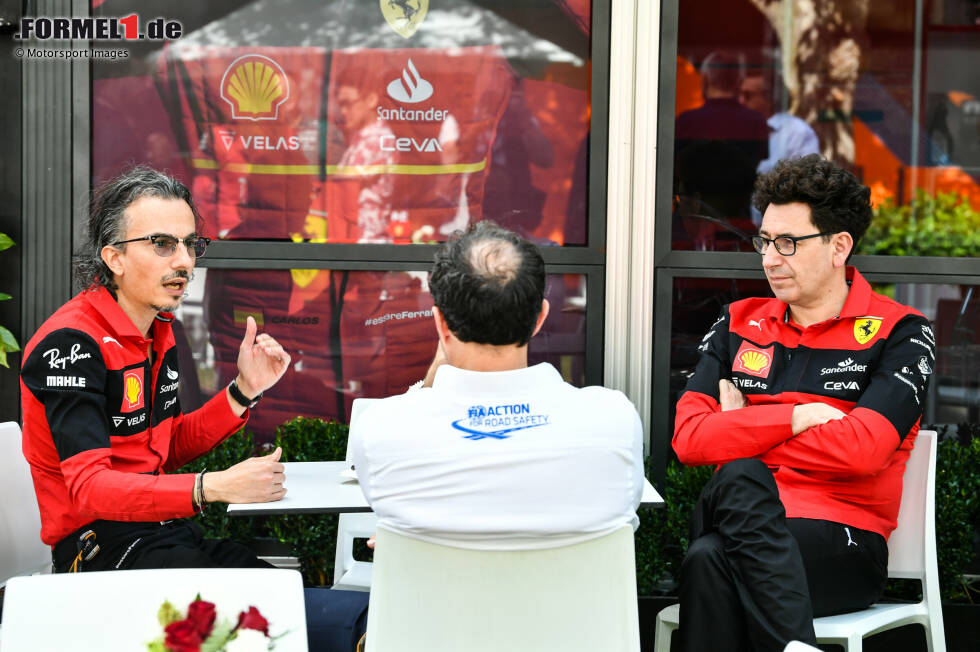 Foto zur News: Laurent Mekies und Mattia Binotto (Ferrari)