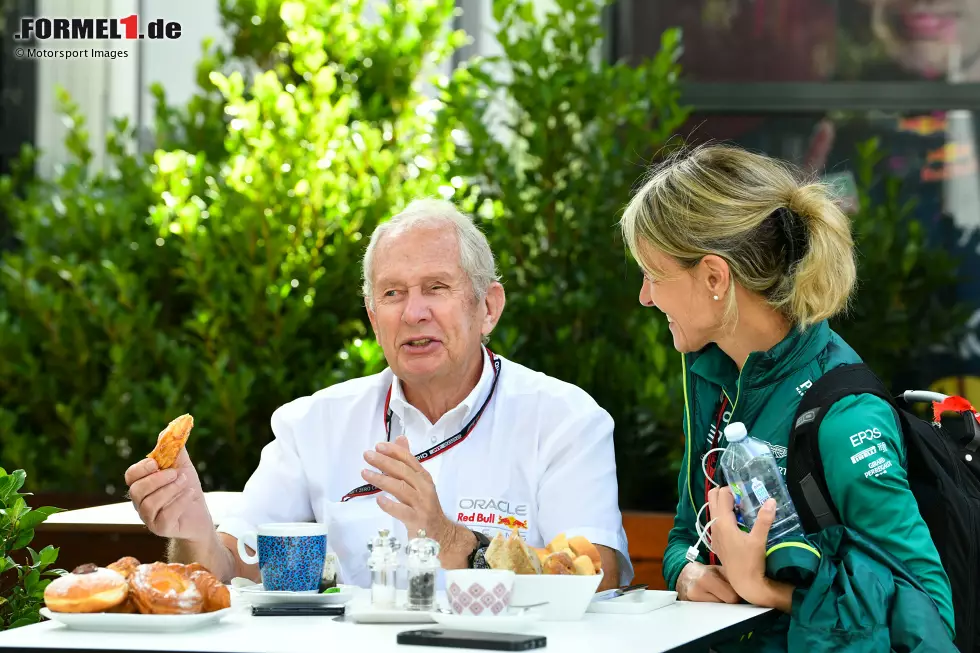 Foto zur News: Helmut Marko (Red Bull) mit Britta Roeske (Aston Martin)