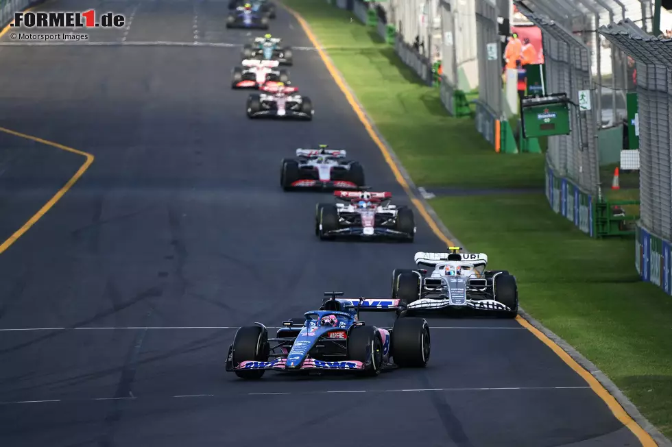 Foto zur News: Fernando Alonso (Alpine), Yuki Tsunoda (AlphaTauri) und Valtteri Bottas (Alfa Romeo)