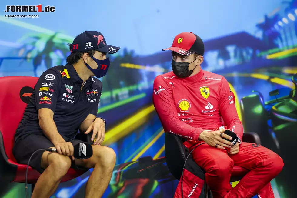 Foto zur News: Sergio Perez (Red Bull) und Charles Leclerc (Ferrari)