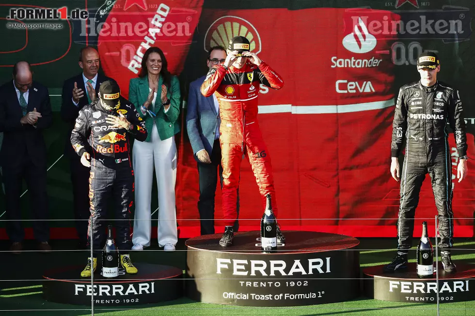 Foto zur News: Sergio Perez (Red Bull), Charles Leclerc (Ferrari) und George Russell (Mercedes)