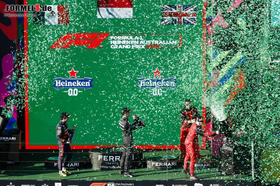 Foto zur News: Sergio Perez (Red Bull), Charles Leclerc (Ferrari) und George Russell (Mercedes)