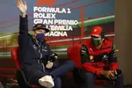 Foto zur News: Max Verstappen (Red Bull) und Carlos Sainz (Ferrari)