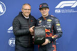 Foto zur News: Stefano Domenicali und Max Verstappen (Red Bull)