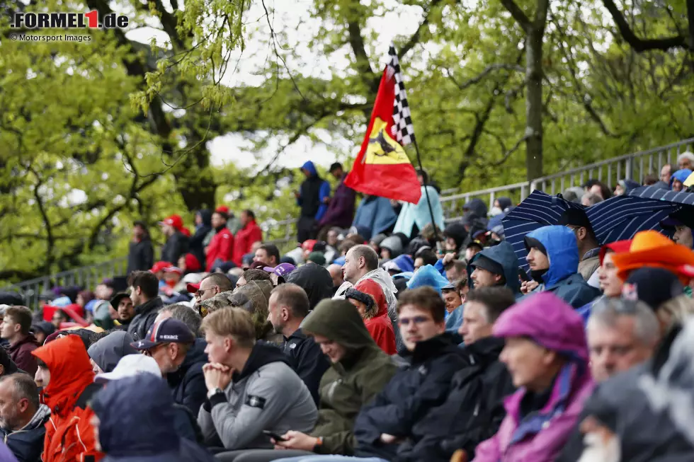 Foto zur News: Fans in Imola