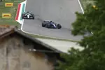 Foto zur News: Nicholas Latifi (Williams) und George Russell (Mercedes)