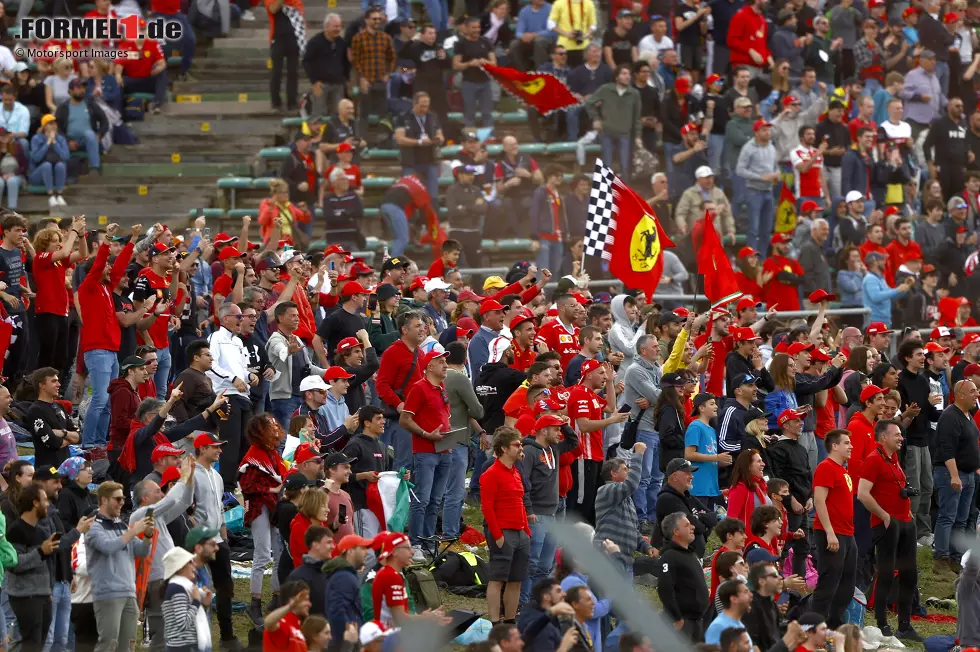 Foto zur News: Fans in Imola