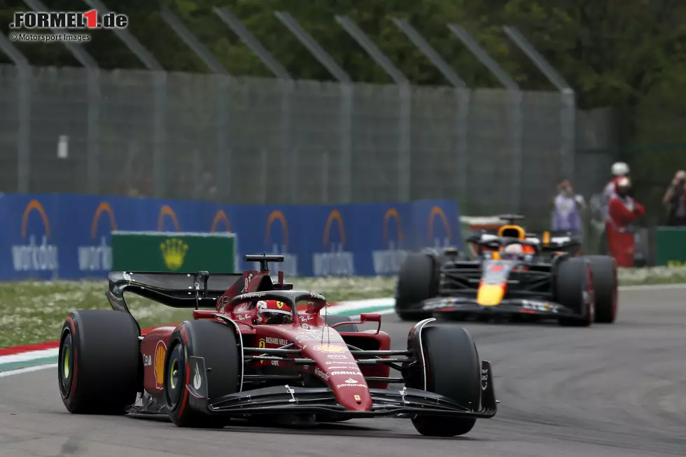 Foto zur News: Charles Leclerc (Ferrari) und Max Verstappen (Red Bull)