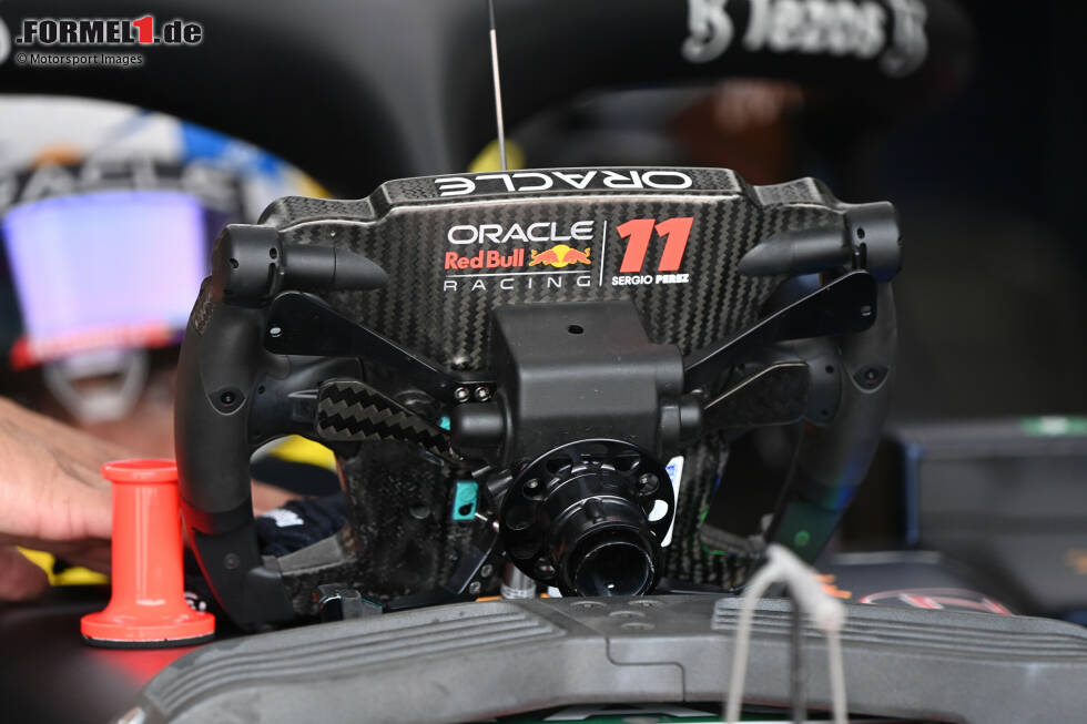 Foto zur News: Lenkrad von Sergio Perez (Red Bull)